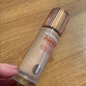 Used once Mco beauty flawless glow in shade 4